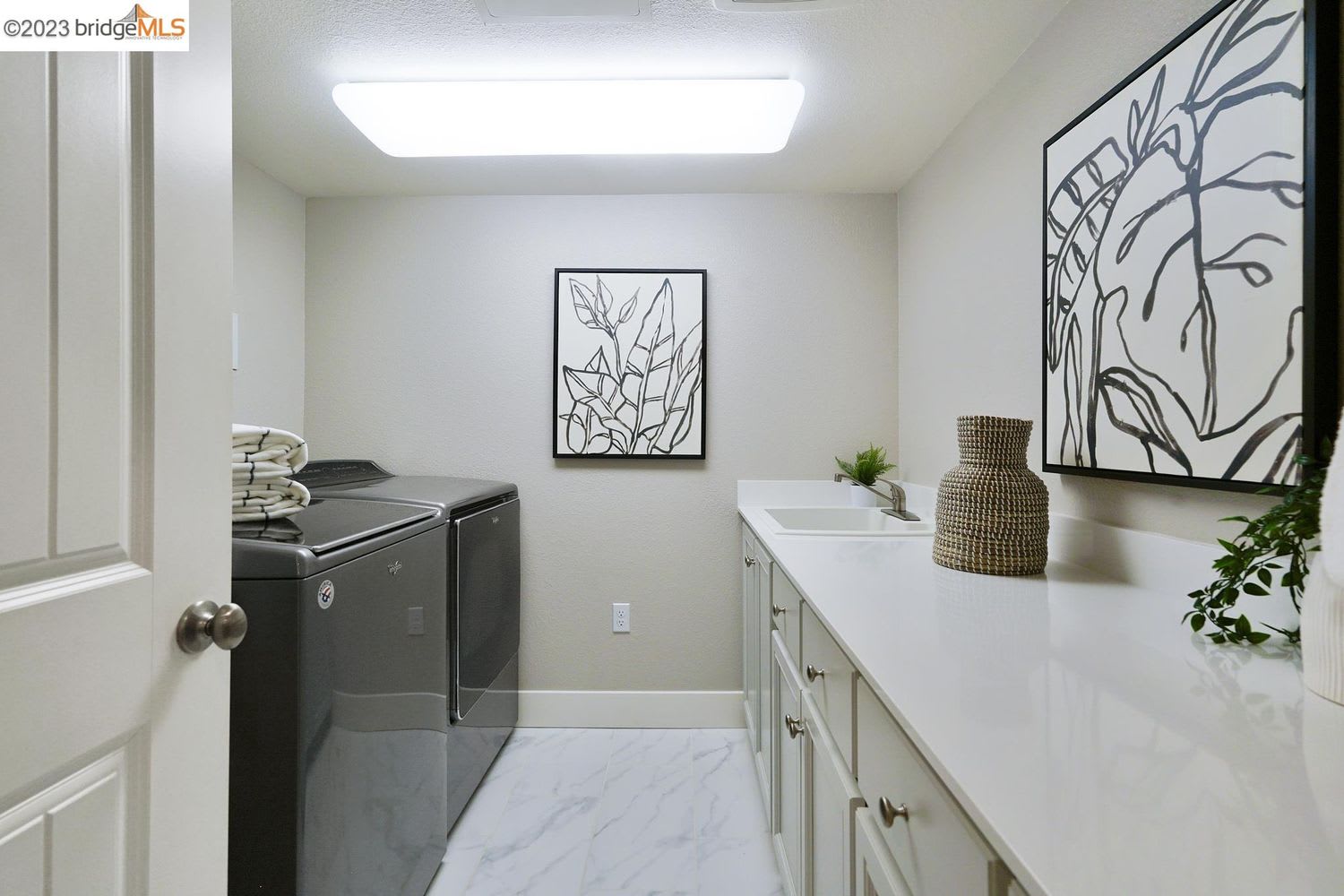 6763 Skyview Dr, Oakland, CA 94605
