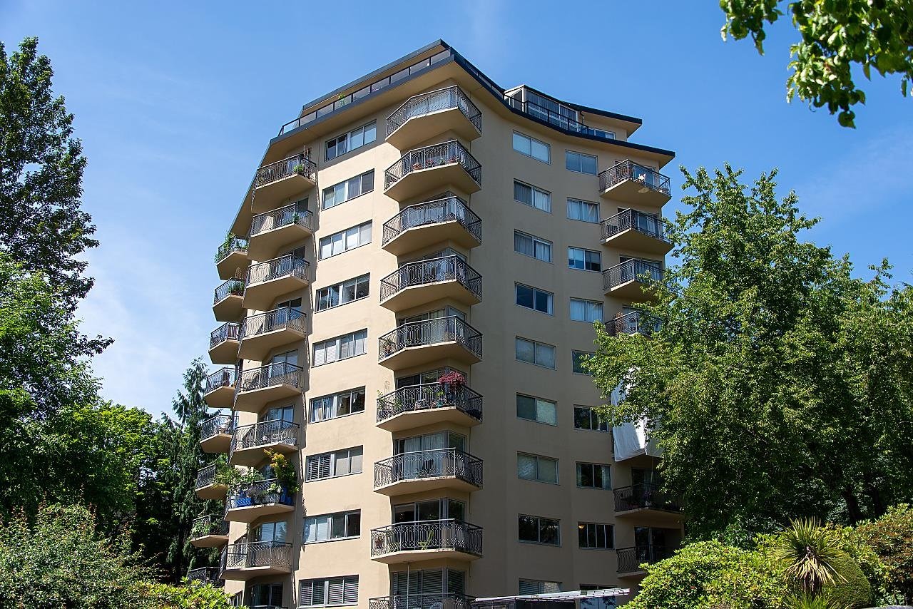 202-1930 Marine Dr