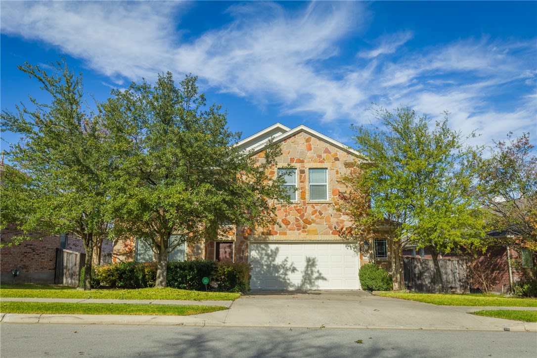 1704 Woodvista Pl