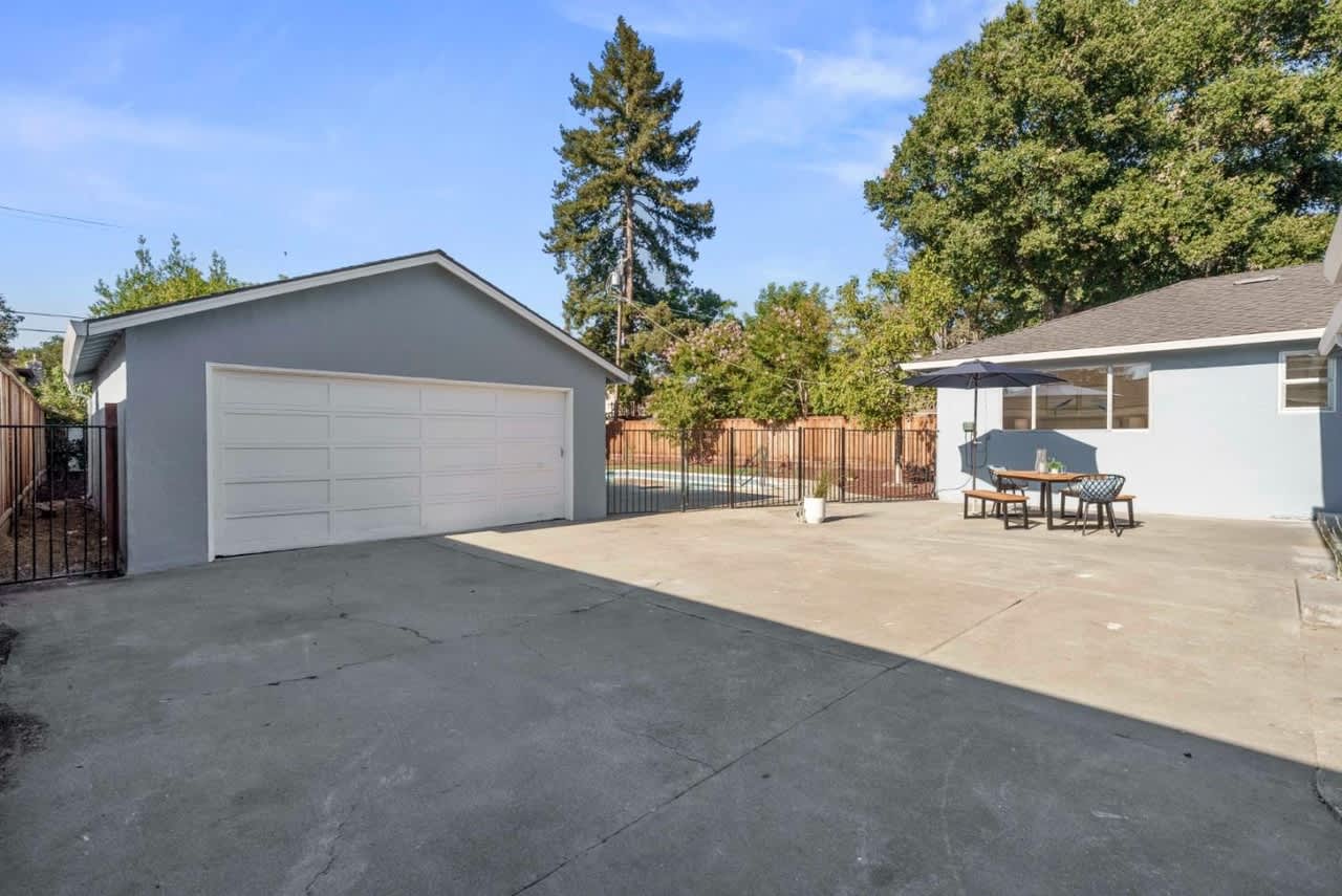 79 Catalpa Ln