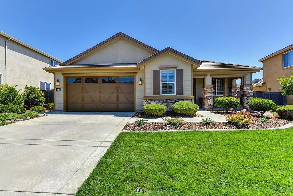 2761 Dana Loop
