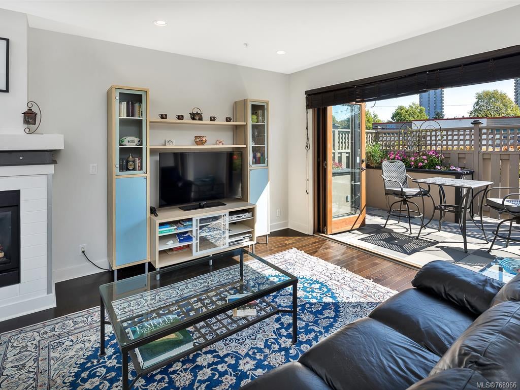 8-440 Parry St