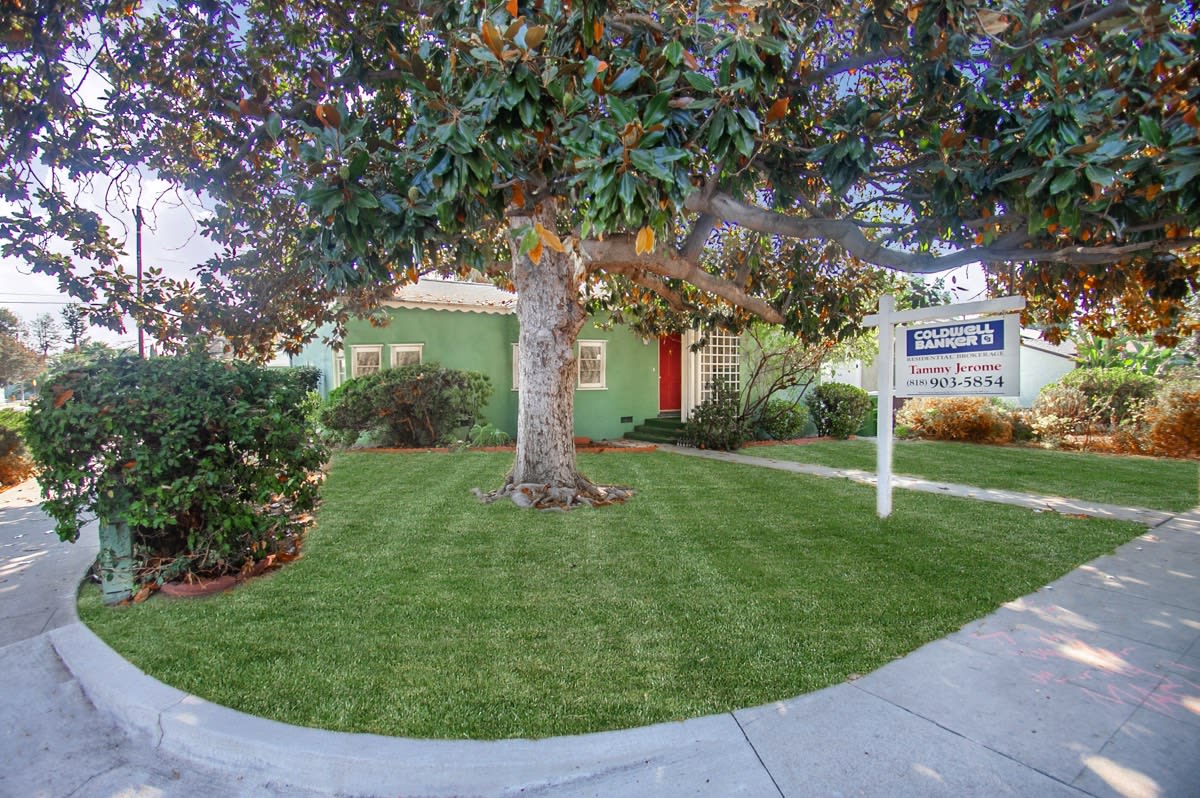 5860 Irvine Ave Valley Village, CA