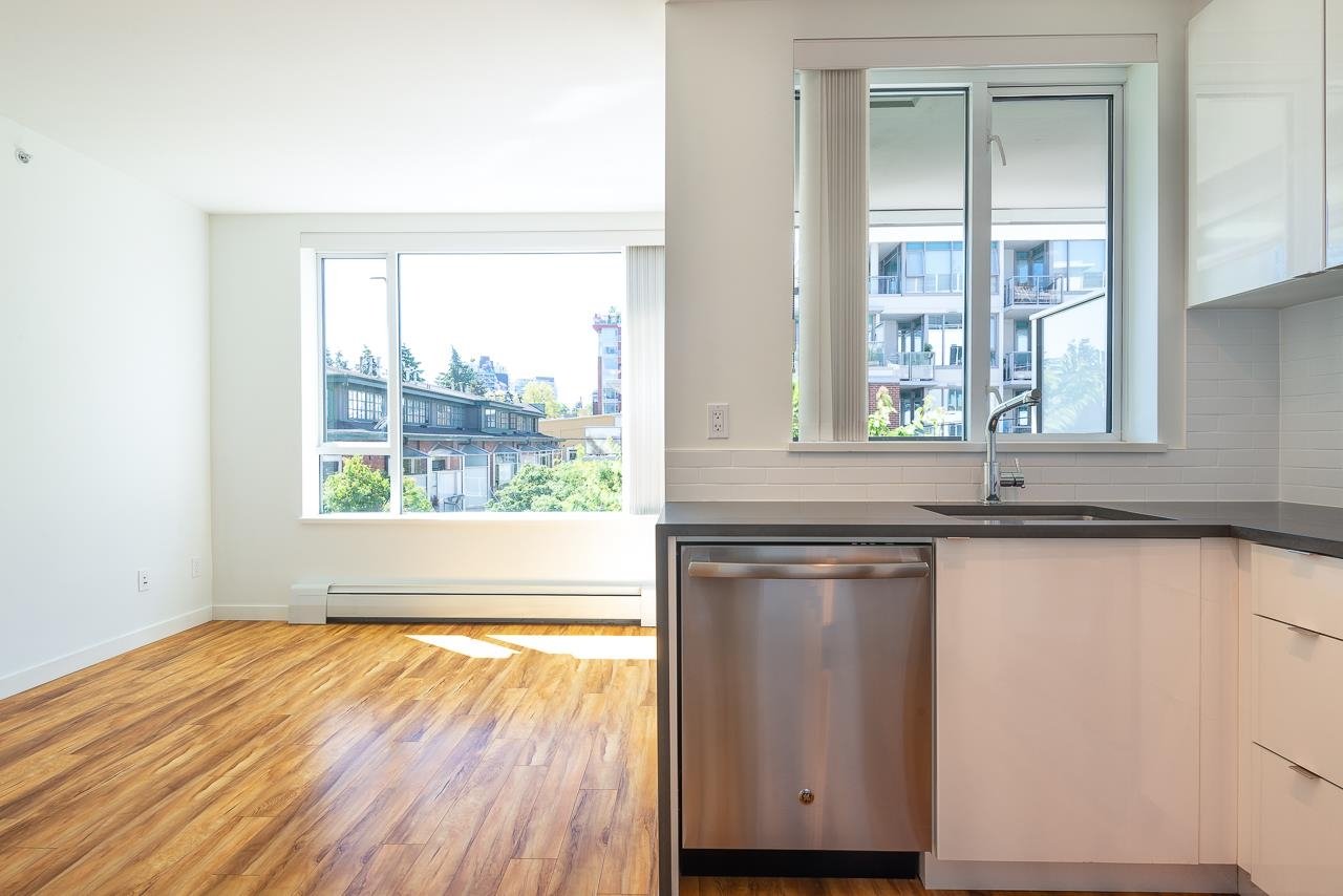 309-289 E 6th Ave