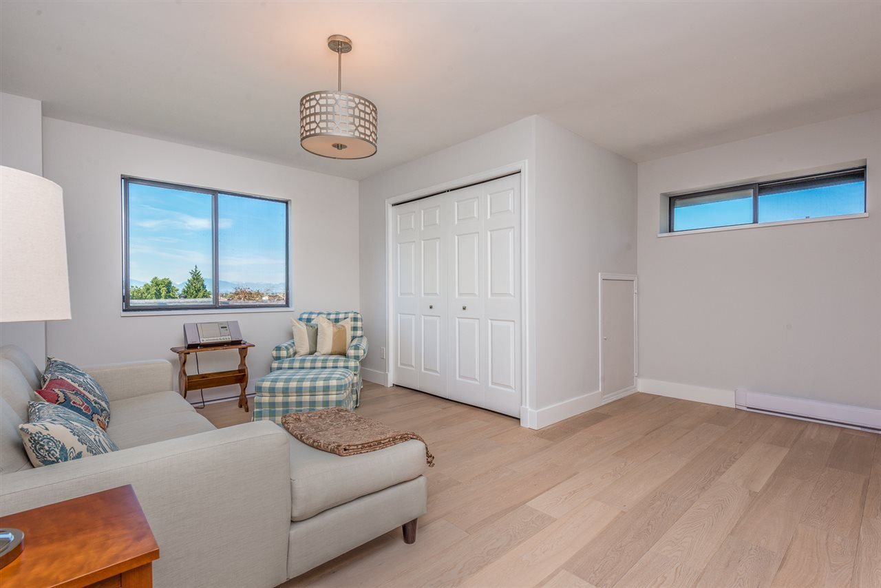 5393 Wildwood Cres