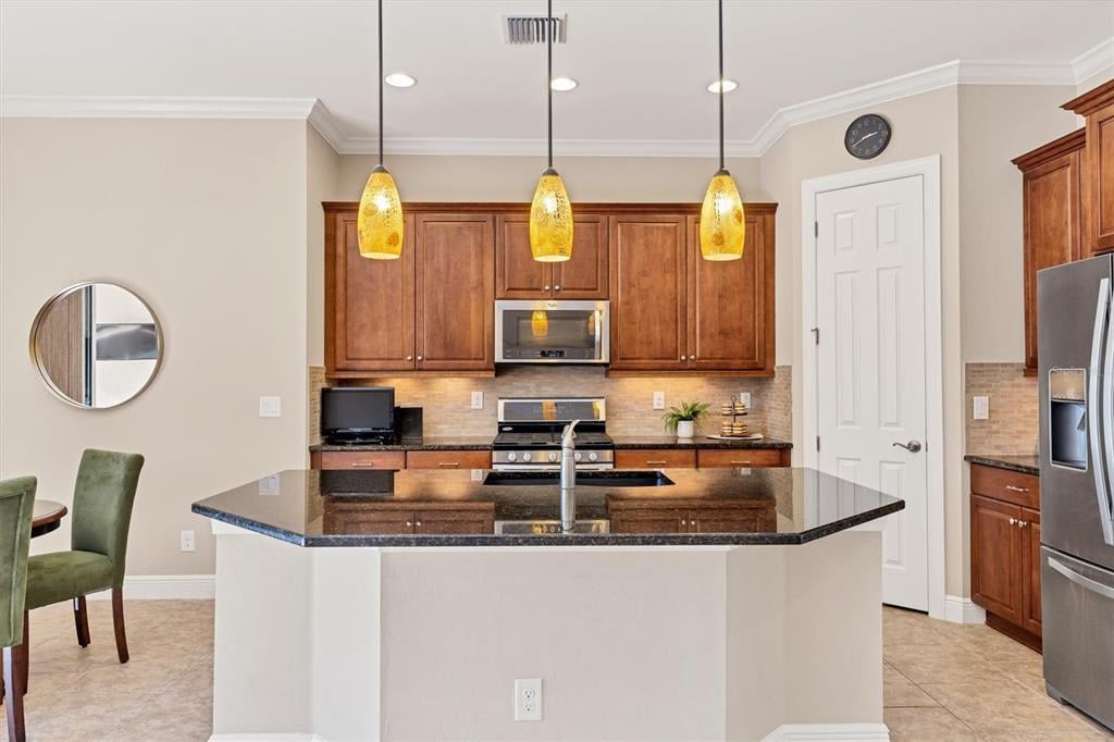 5211 Lake Overlook Ave, Bradenton, FL 34208
