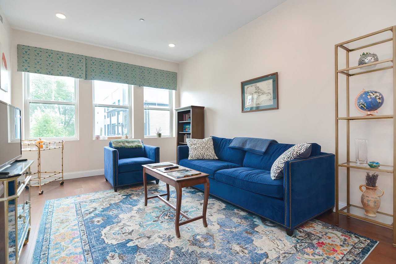 South Boston - Sunny 1 bed 1 bath w. Garage Parking & Central AC! July 15 or August 1!