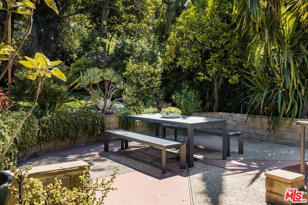 2456 Hidalgo Ave