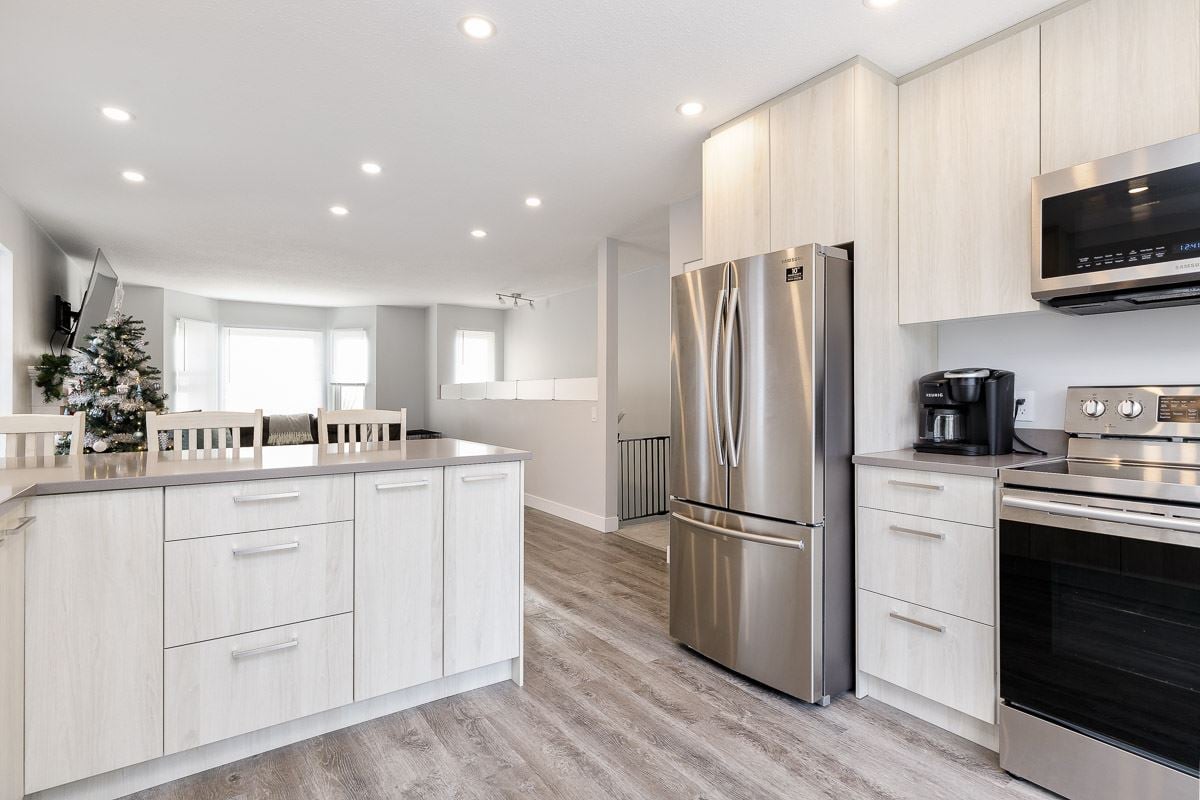 20373 115 Ave