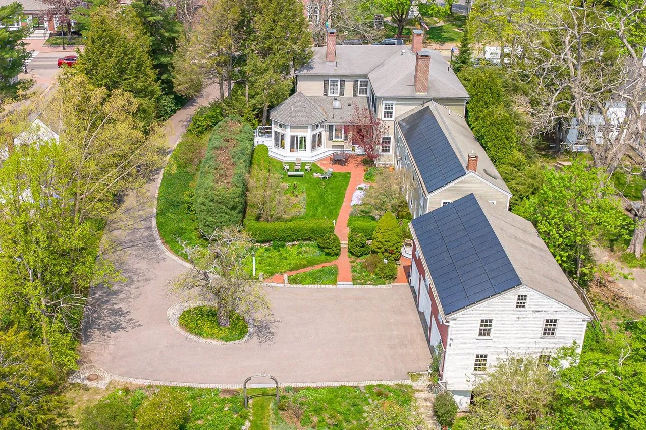 Luxury Outlook 2024: Buyers Steer Money Toward Sustainable Homes