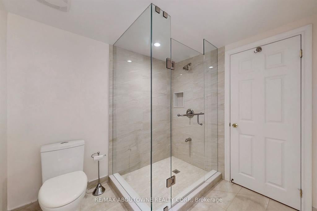 2269 All Saints Crescent Oakville