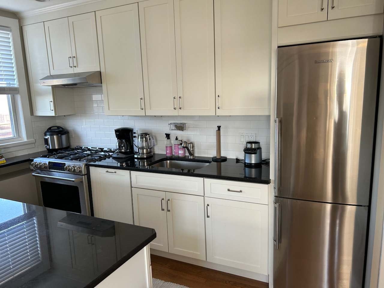 Union Park - 1.5 Bed 1 Bath with Laundry and GARAGE PARKING! September 1 