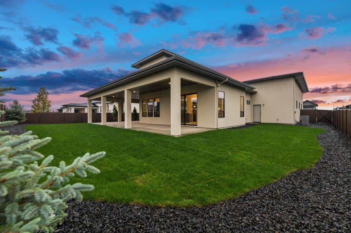 Modern Craftsman at the Base of the Star Foothills