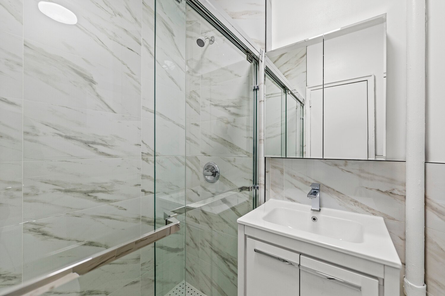210 East 38th Street, Apt 4B
