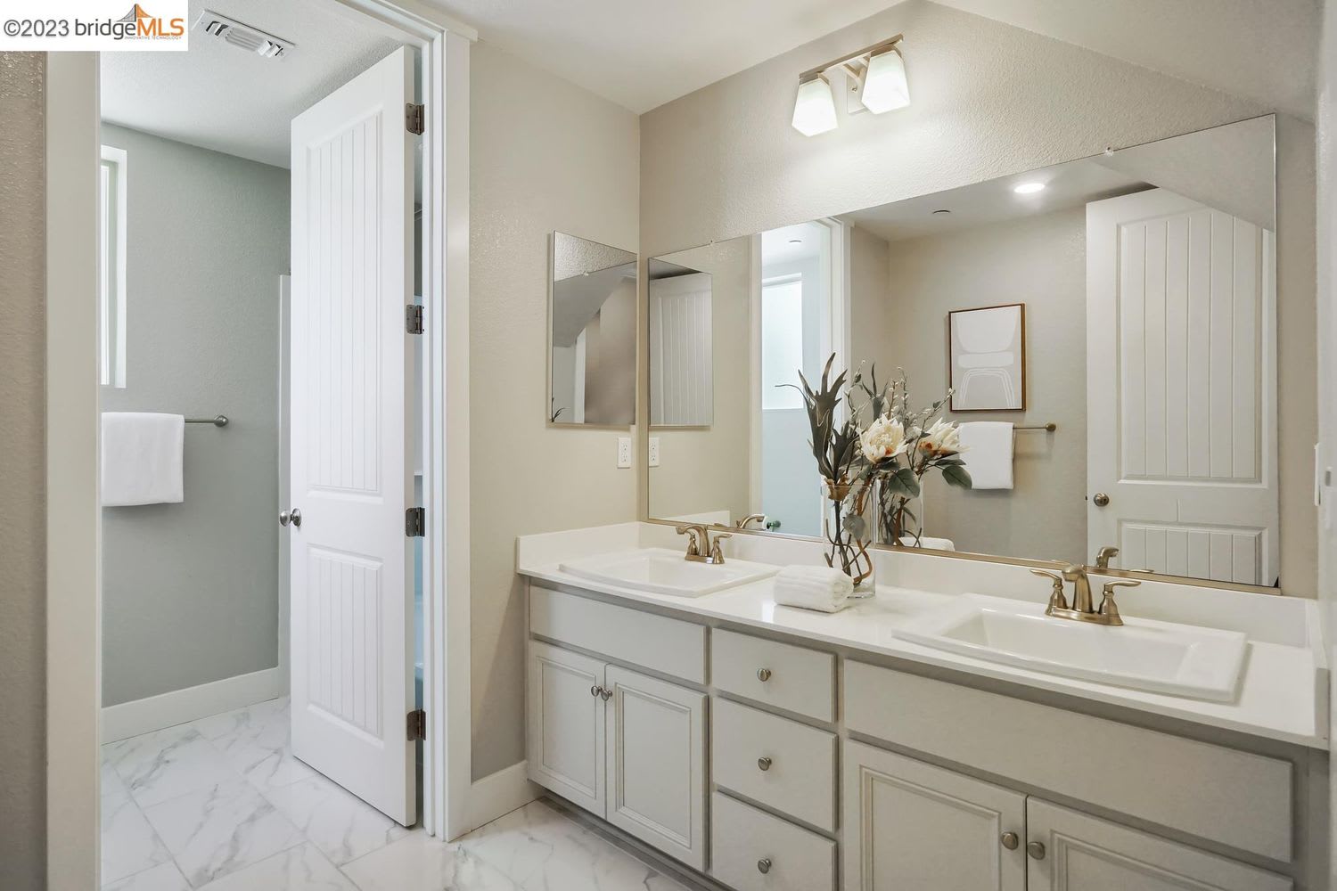 6763 Skyview Dr, Oakland, CA 94605