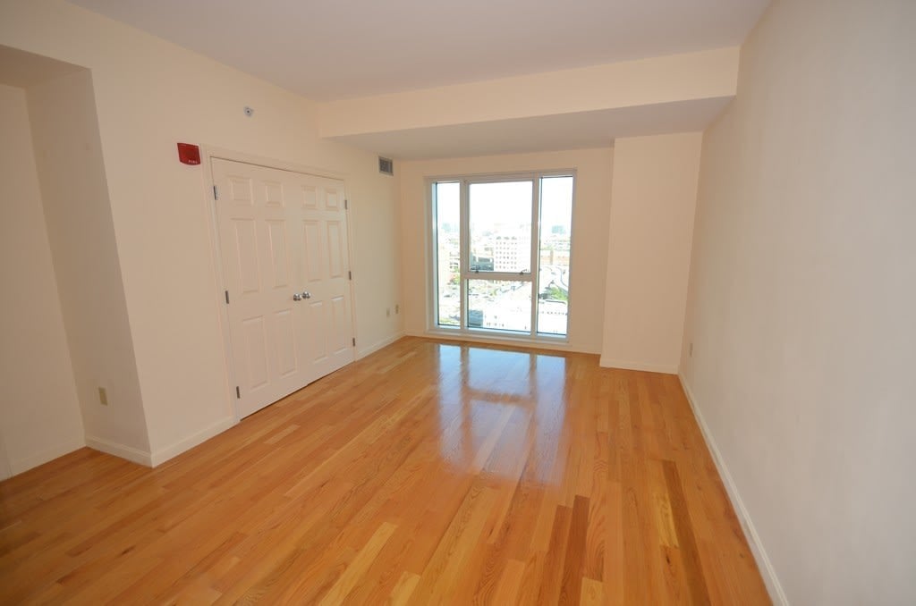 1 Nassau Street Unit: 1705