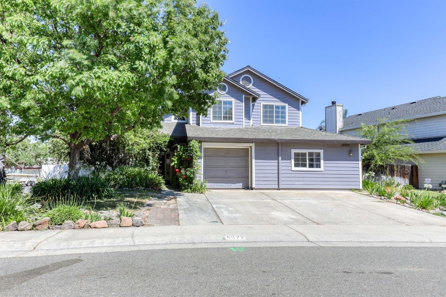 8572 Twin Trails Dr
