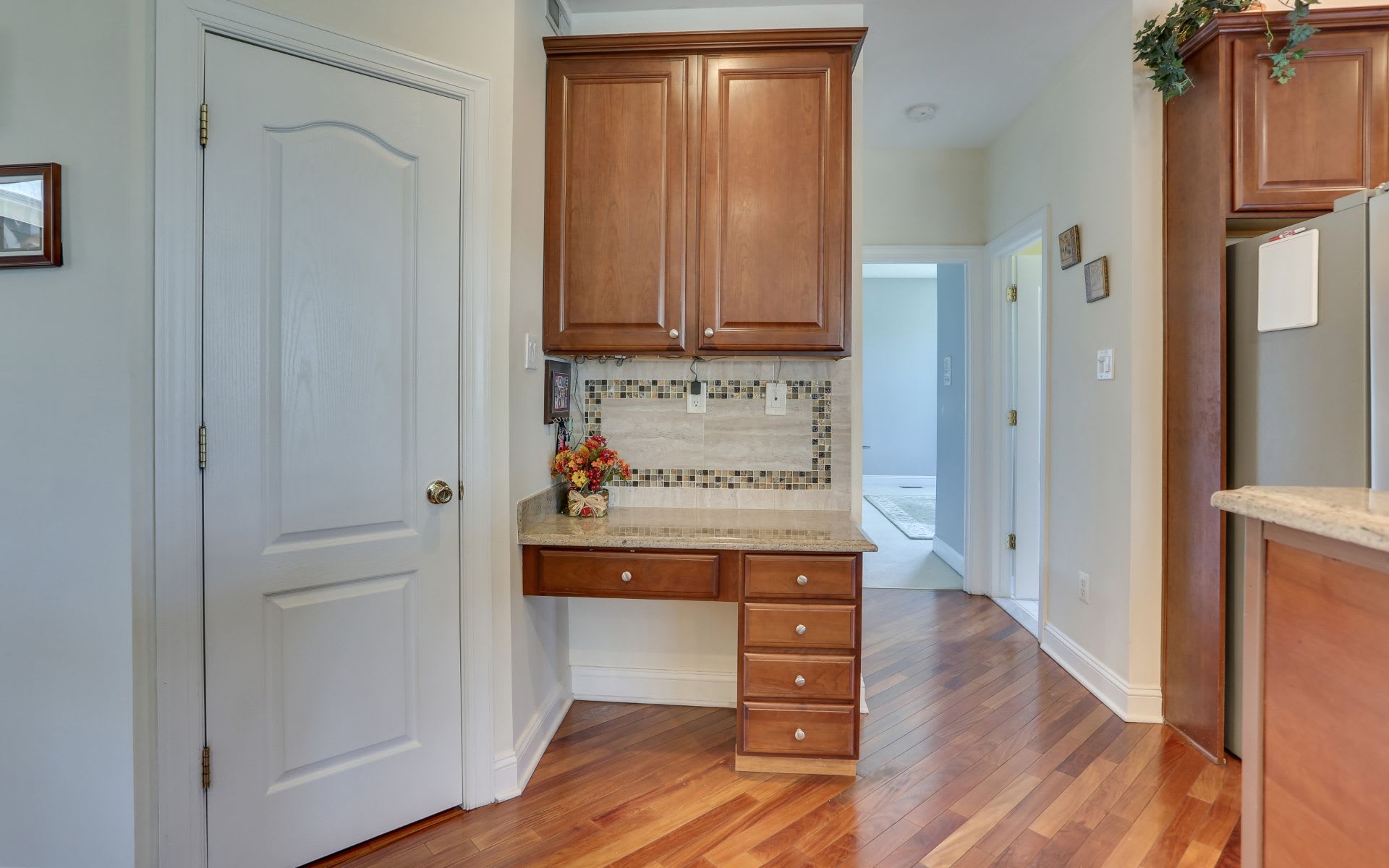 8 SHOREHAM CT