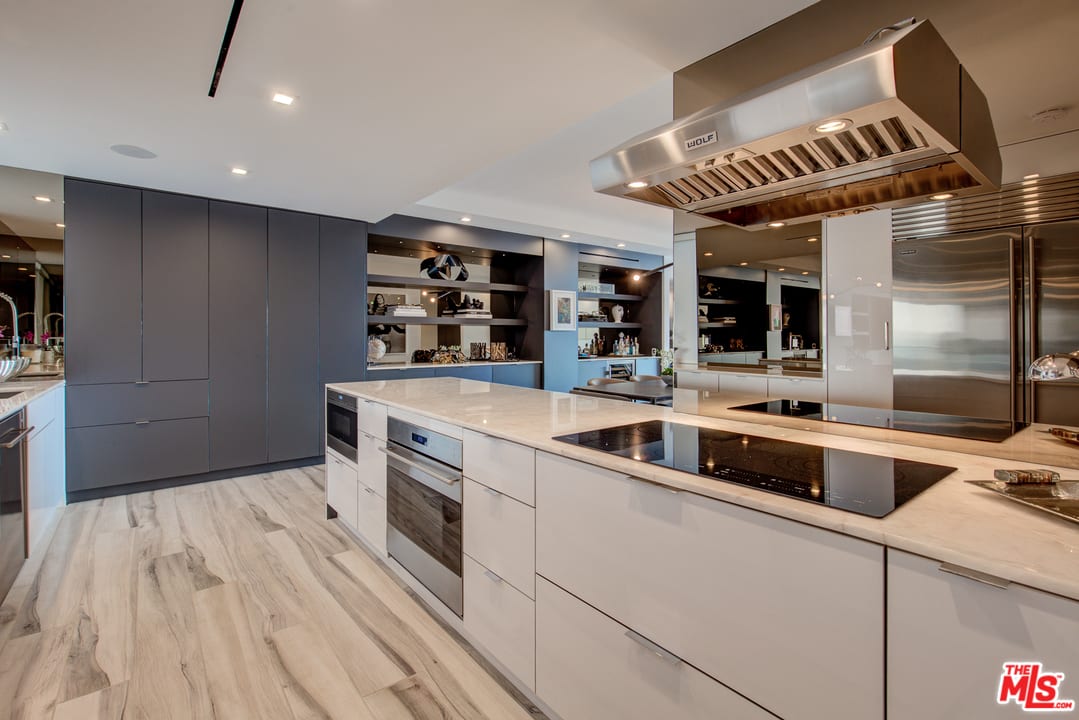 1100 Alta Loma Rd, #805