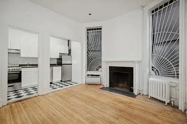 126 East 19th Street Unit: 1R