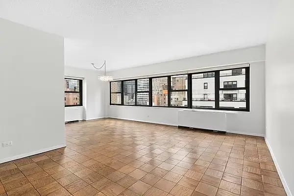 160 East 38th Street Unit: 17D