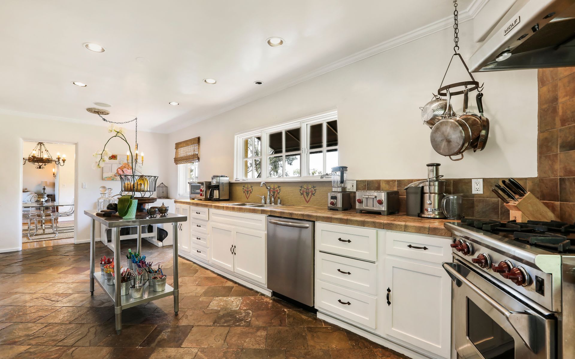  3110 Hollyridge Dr