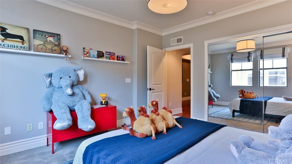 12026 Hoffman St #401