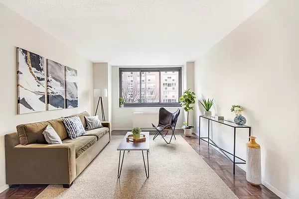 347 West 57th Street Unit: 8B