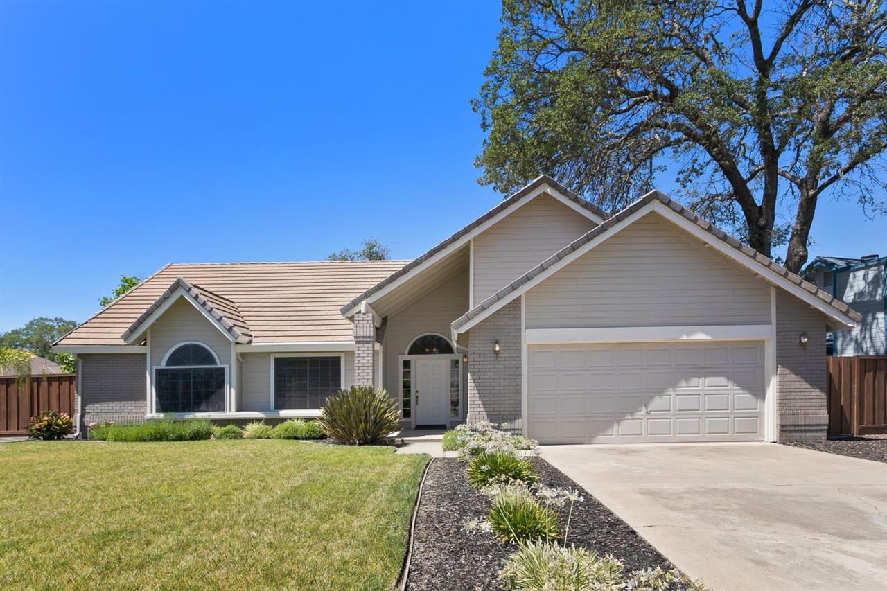 2403 Laurelwood Ct