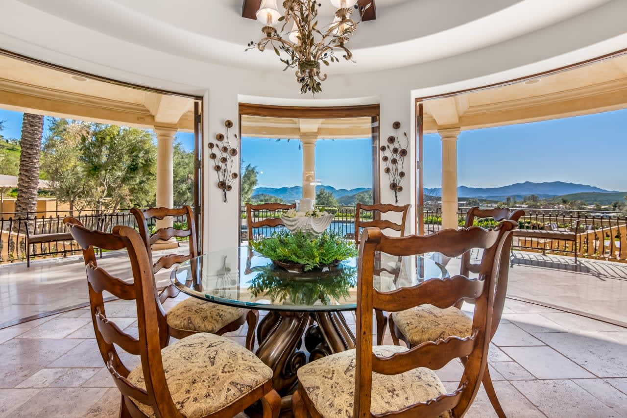 1233 Woodland Grove Ct, Calabasas Real Estate