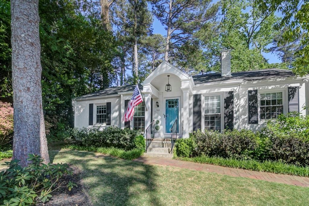 749 Darlington Cir NE