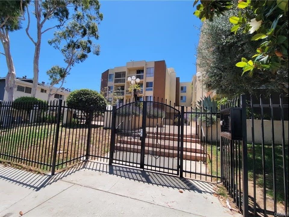 For Sale: 5143 Bakman Ave 219 in North Hollywood