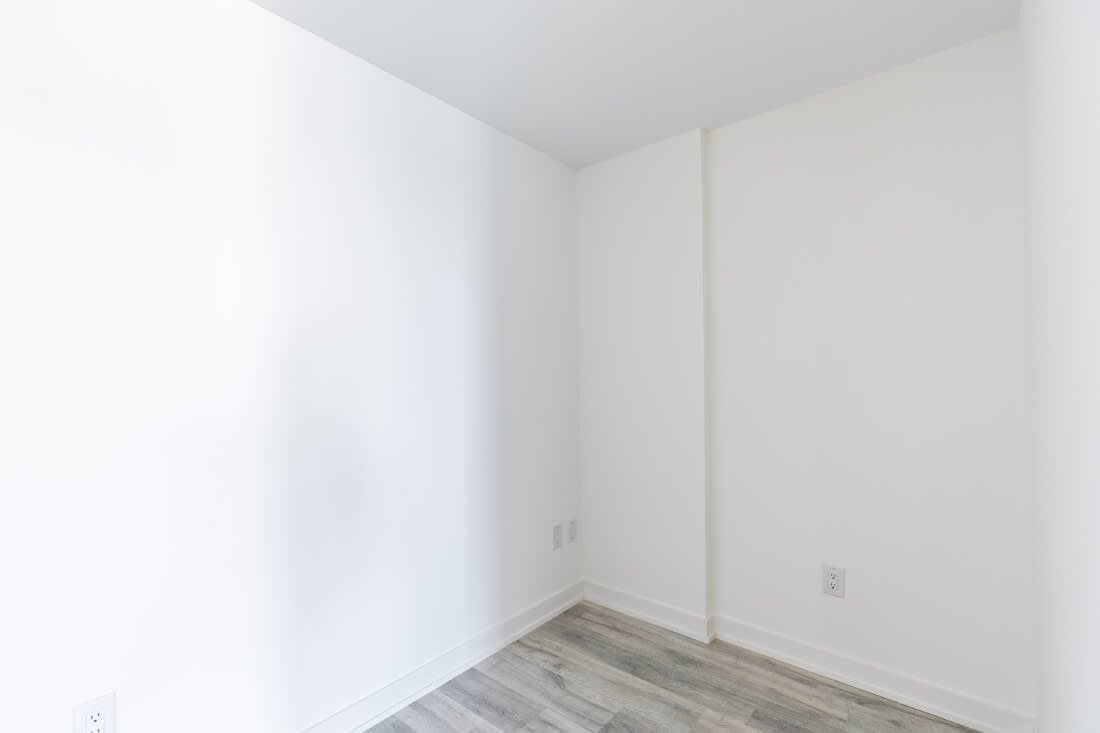 Unit 522 – 215 Lakeshore Rd W