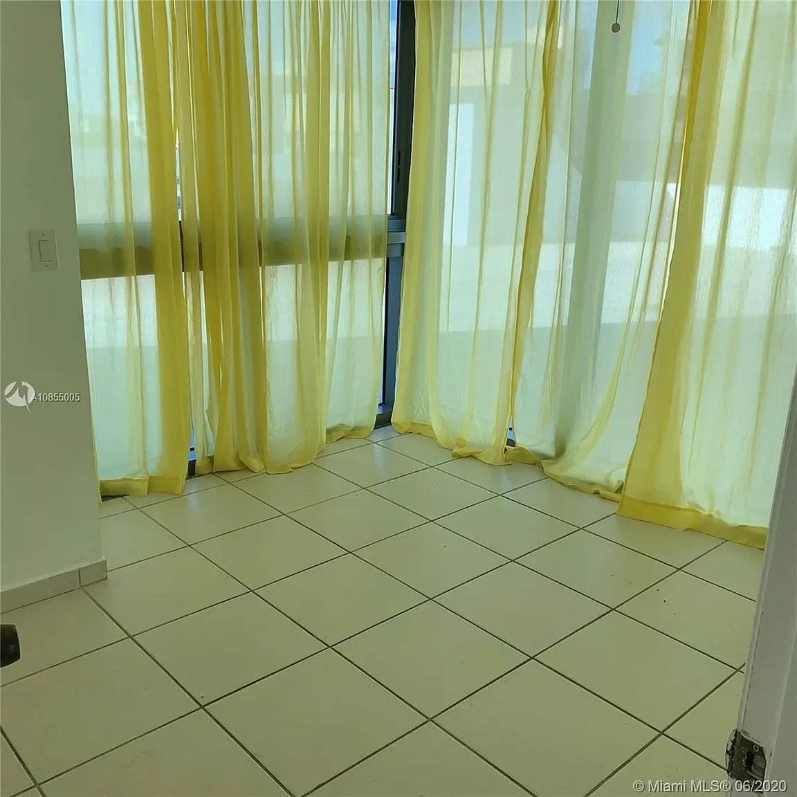 2655 Collins Ave APT 402