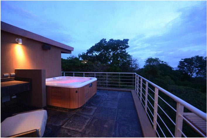 Ocean View Penthouse With Roof Top Jacuzzi @ Los Altos Resort