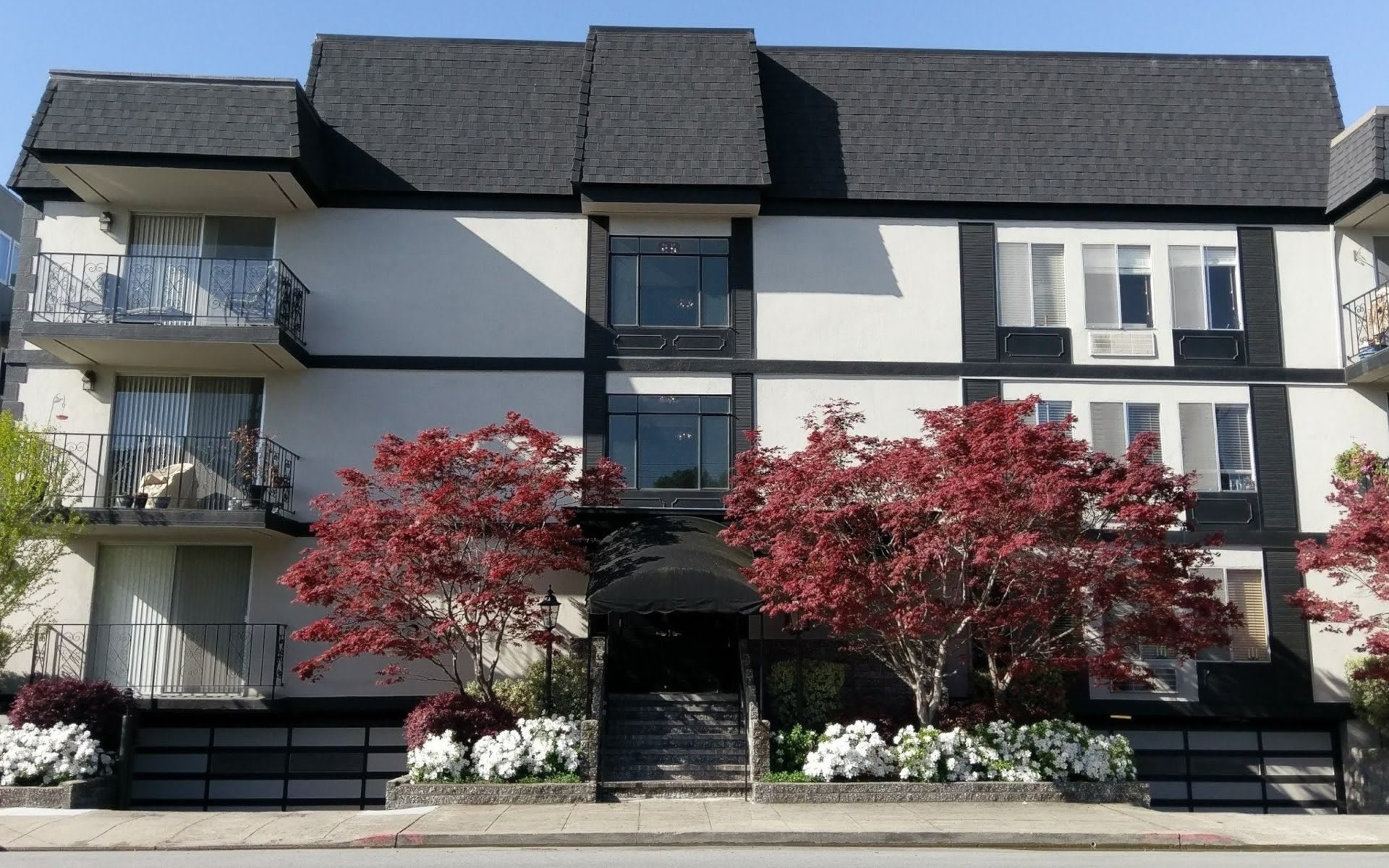 520 Elm St