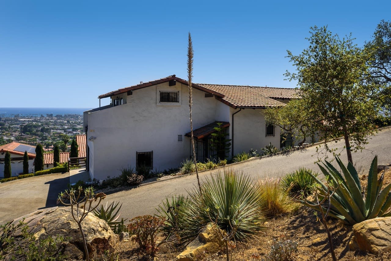 911 Alameda Padre Serra