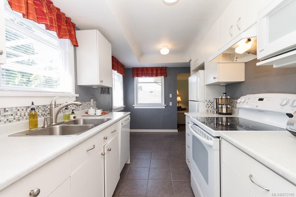 1421 Simon Rd, Saanich