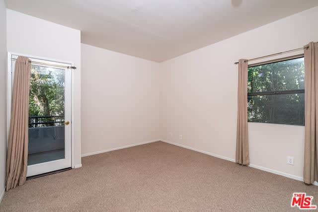 360 S Los Robles Ave #11