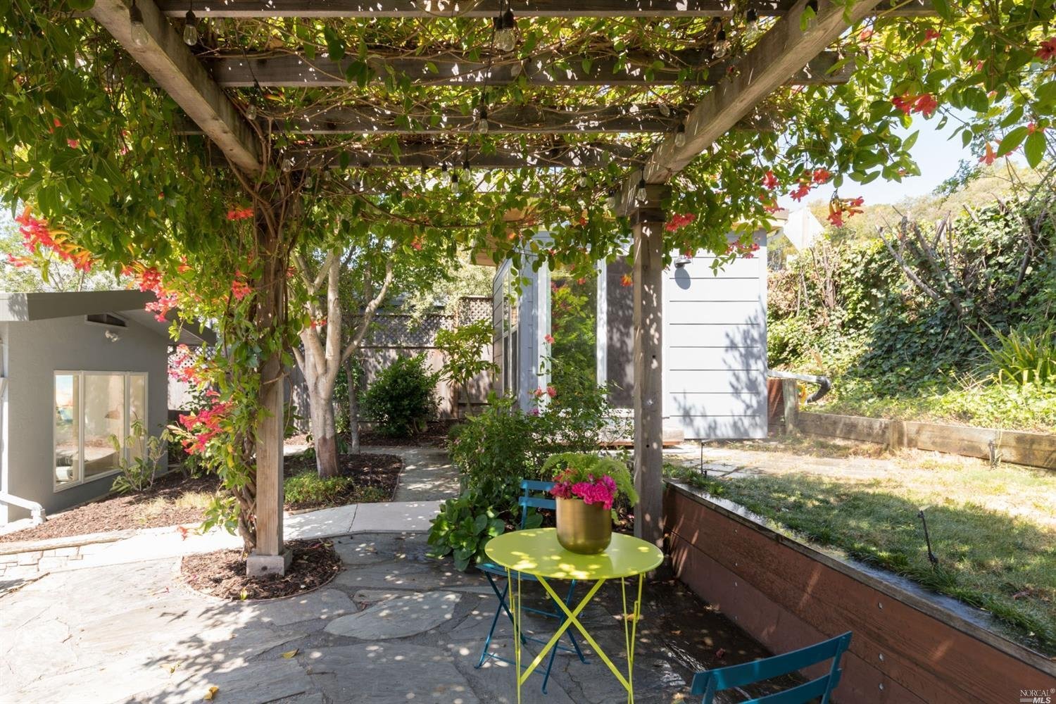 121 Oak Dr
