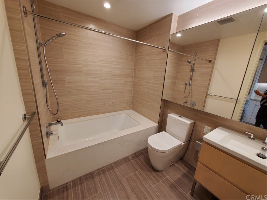 877 Francisco Street, Unit 1718