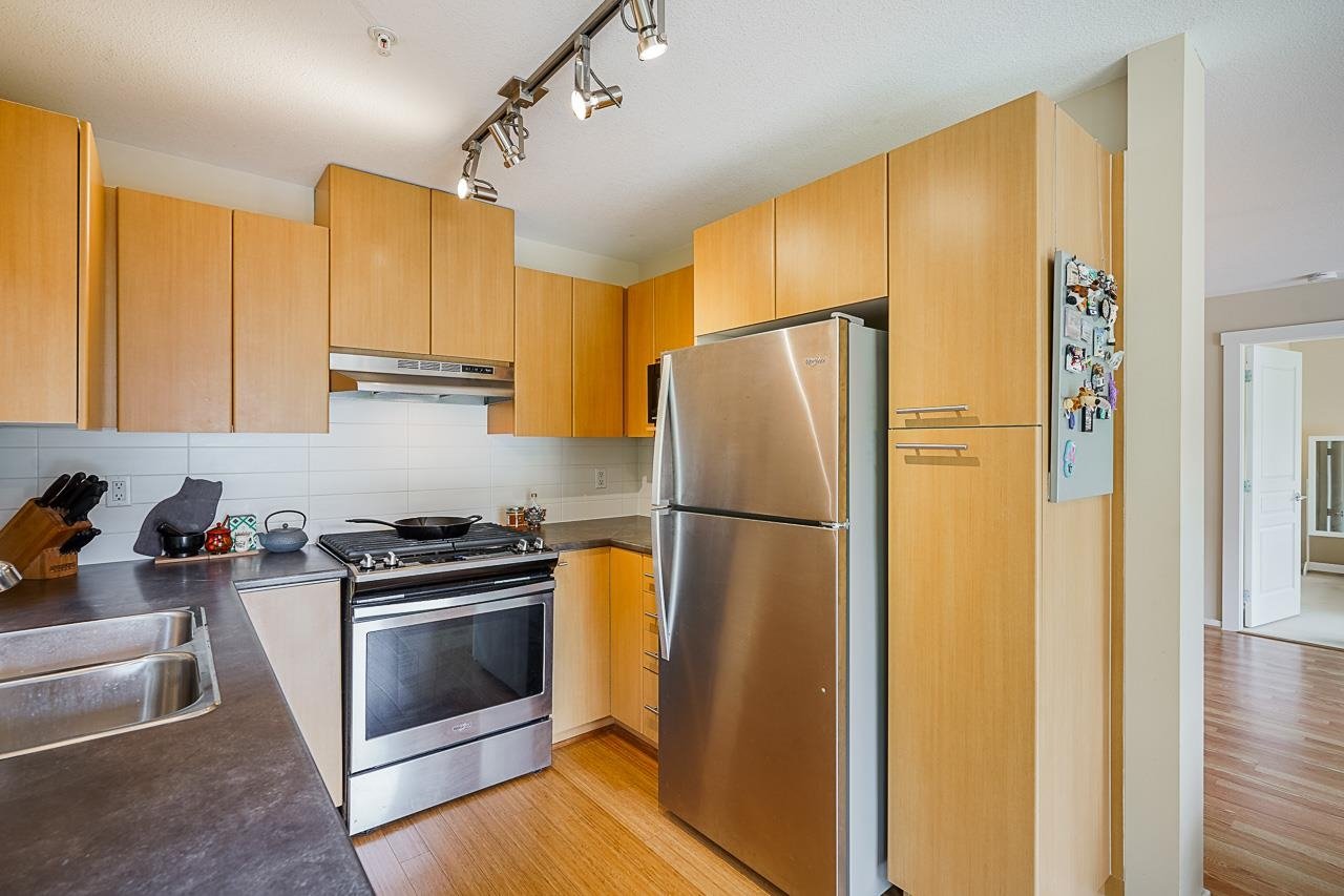 316-9319 University Cres