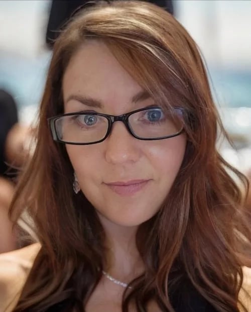 Mobile Notary St. Louis fills a niche by coming to its clients—and going beyond notarization