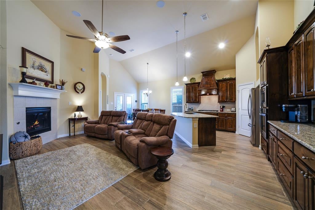 9508 Meadowpark Dr