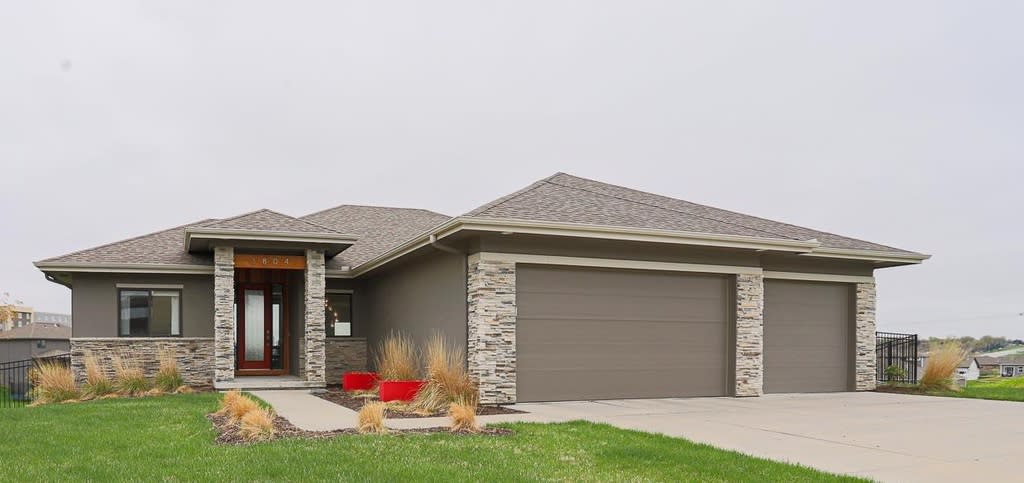 3804 N 191 Circle | Indian Pointe