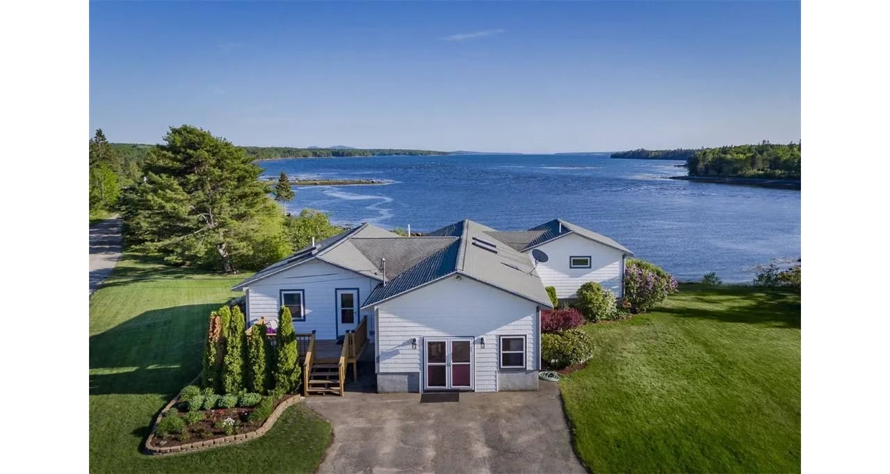 Home For Sale – 2 Whale Watch Way, Ellsworth, Maine 04605