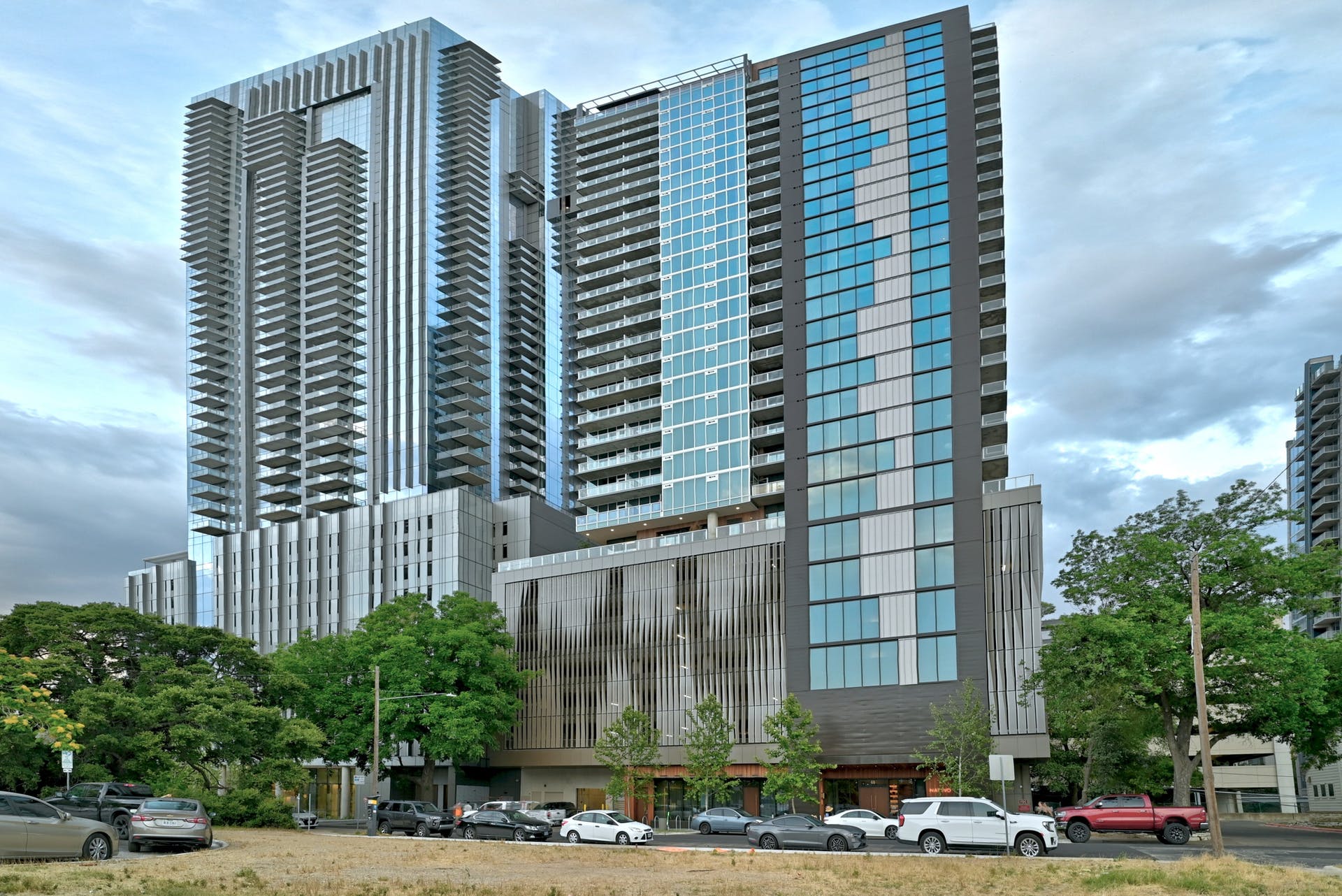 48 East Avenue #3201