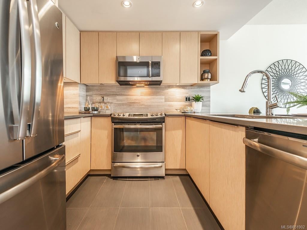404-646 Michigan St