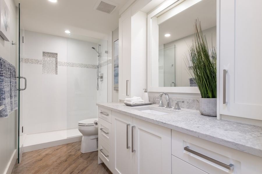 204-15367 Buena Vista Ave