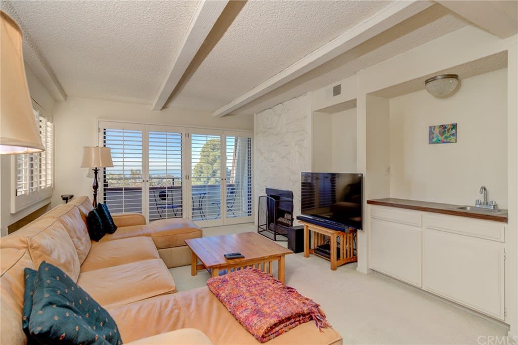 2357 Palos Verdes Drive W Unit: 7